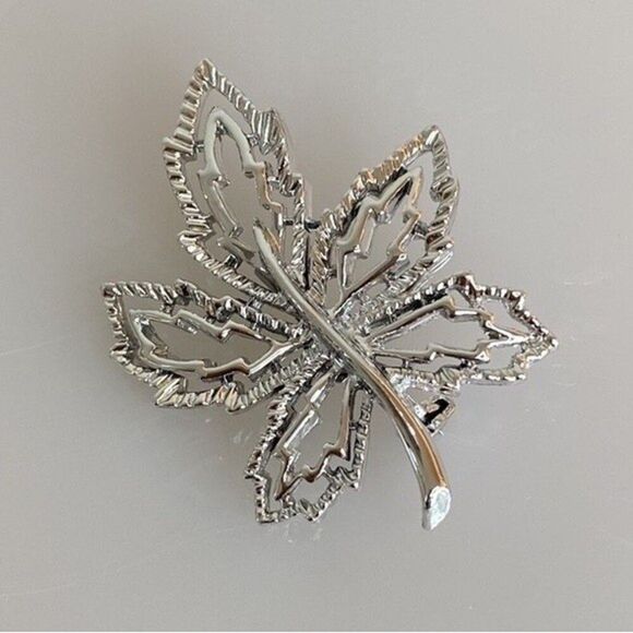 Sarah Coventry Windfall Openwork Leaf Brooch in Silver Tone Vintage - Picture 2 of 4